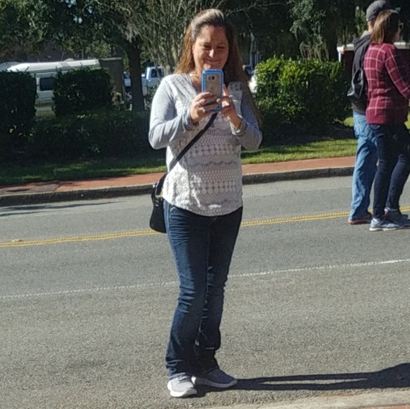 Meet your Posher, Christie - Picture 2 of 7